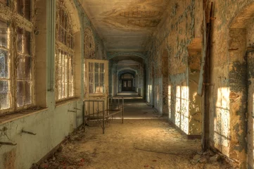 Papier Peint photo Ancien hôpital Beelitz Couloir d& 39 hôpital abandonné avec lit