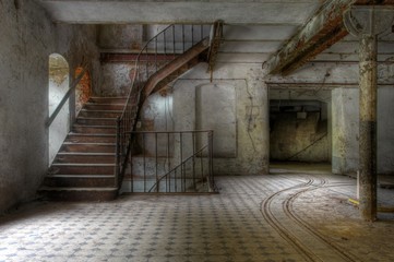 Fototapeta na wymiar Old stairs in an abandoned hall