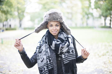 junge Frau mit Fellmütze © Peter Atkins