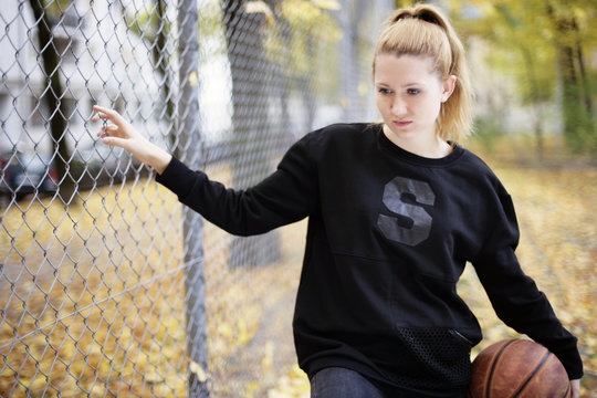 Sportliche junge Frau