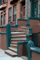 Fototapeta na wymiar Escalier vert et Marron, Harlem, Nowy Jork