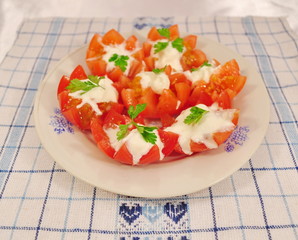 Томаты со сметаной