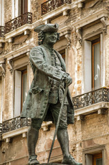 Fototapeta na wymiar Carlo Goldoni statue, Venice
