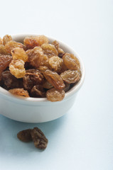 raisins in a bowl