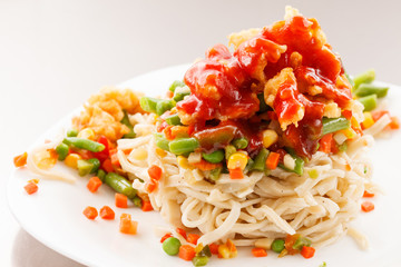 noodle with chicken and vegetables