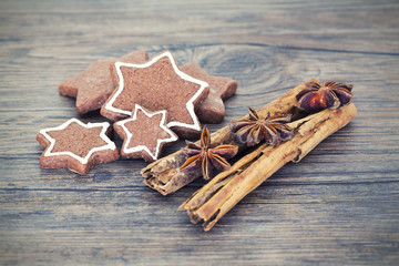 Cookies, star anise and cinnamon
