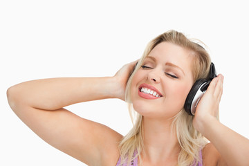 Naklejka premium Woman listening to music while closing her eyes