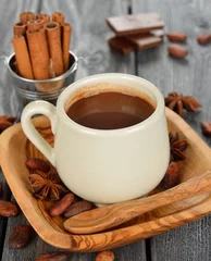 Photo sur Aluminium Chocolat Chocolat chaud dans une tasse blanche