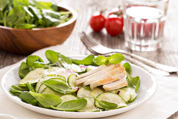 Spinach, zucchini and chicken salad