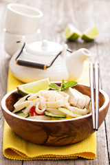 Udon noodles with vegetables and chicken