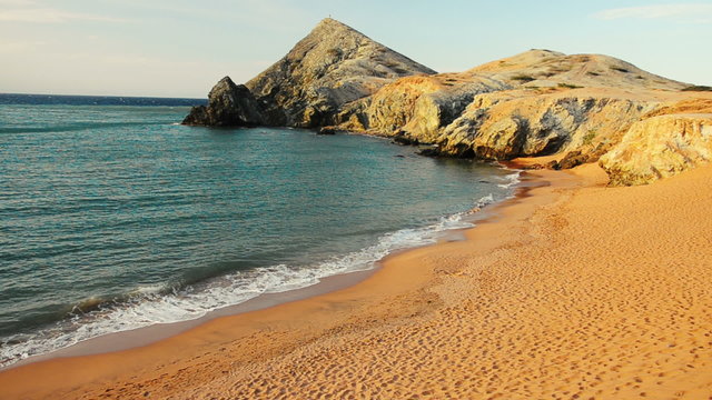 Waves at Pilon de Azucar
