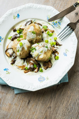 Vegane Pilzcreme mit Semmelknödeln