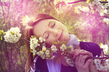 Fototapeta premium Woman and cherry blossom - spring