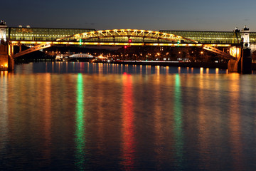 Fototapeta na wymiar Andreyevsky (Pushkinsky) Bridge (left side) across Moskva River,