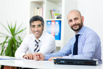 Obraz premium Couple of businessmen in the office