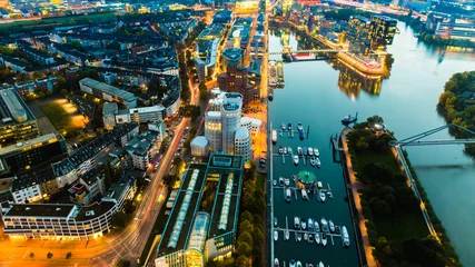 Düsseldorf bei Nacht © Roland Abel