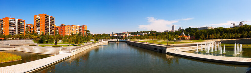Obraz premium Panorama of Manzanares river in Madrid