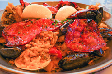 traditionnal spanish food paella