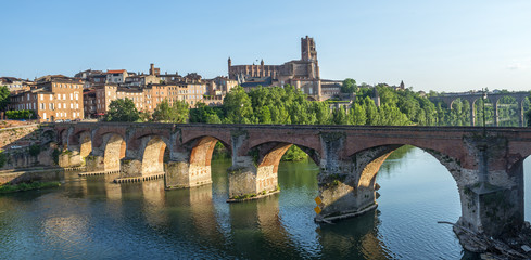Fototapeta premium Albi, bridge over the Tarn river