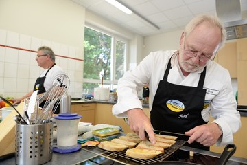 Kochen Mensa Männer kochen