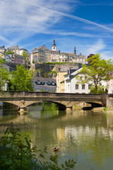 Fototapeta na wymiar Alzette rzeka w Luksemburgu