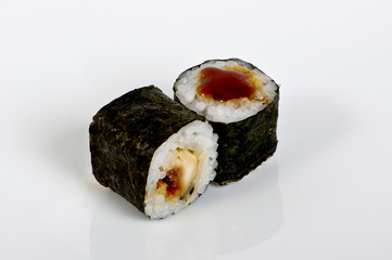 Fish maki with sauce