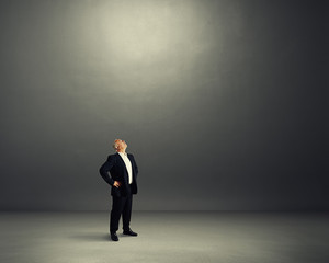 Obraz premium senior man standing in dark room