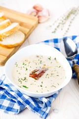 Cheese soup with smoked ribs