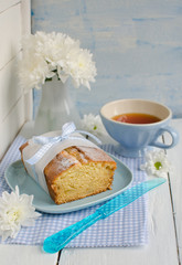 Apple cake with blue cip and flowers