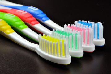 Spazzolini da denti colorati