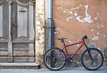 Fototapeta na wymiar Rano w starym mieście w Rydze, na Łotwie