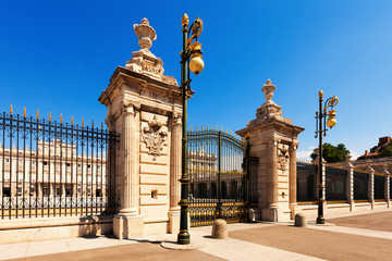 Fototapeta na wymiar Gate of Royal Palace. Madrid