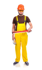 builder holding wasserwaage