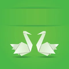 Abwaschbare Fototapete Geometrische Tiere Origami Schwäne auf grünem Hintergrund