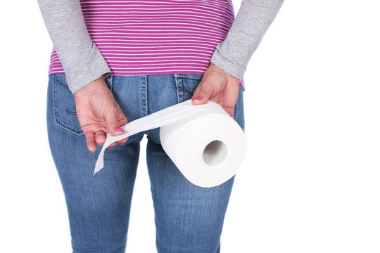 Frau mit Klorolle und H&auml;morrhoiden, Durchfall