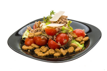 Salad with tuna and tomato