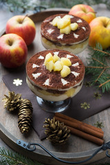 Bratapfel-Schicht-Dessert