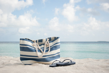 Fototapeta na wymiar beach bag and flip flops
