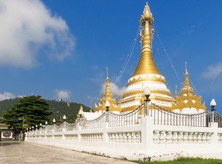 Fototapeta na wymiar Thailand Gold Stupa Pagoda