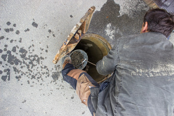 cleaning the sewers, blocked drain cleaning