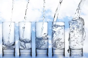 Foto auf Acrylglas Wasser gießen © conzorb