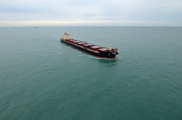 minéralier dans le détroit