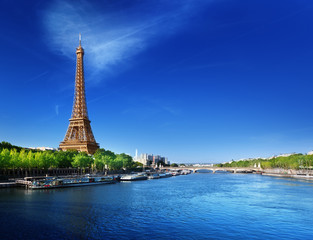Obraz na płótnie Canvas Seine w Paryżu z wieży Eiffla w czasie wschodu słońca