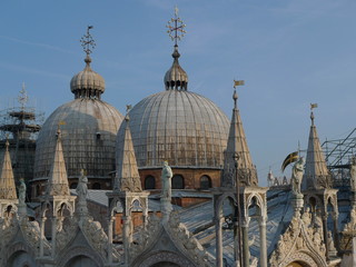 Fototapeta na wymiar domes of san marco cathedral