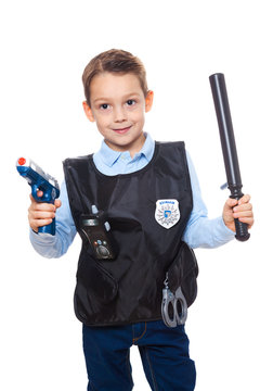 Kind als Polizist verkleidet
