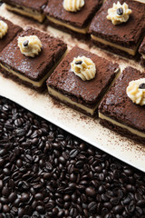 Fototapeta na wymiar Ciasto czekoladowe z kremem kawy