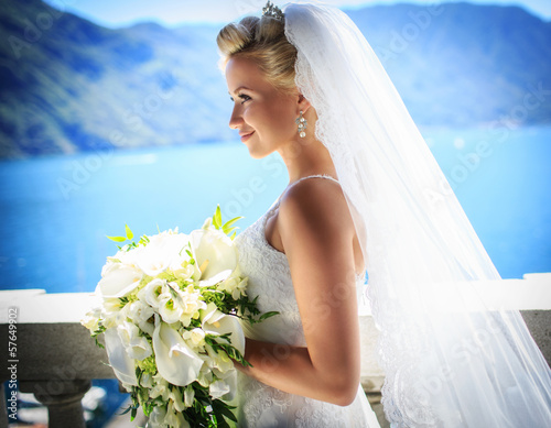 девушка блондинка свадьба невеста цветы природа бесплатно