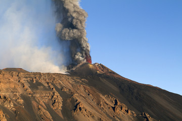 Colonna di cenere dal nuovo cratere di sudest - Etna 26/10/2013