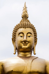 Fototapeta premium Buddha statue in thai temple