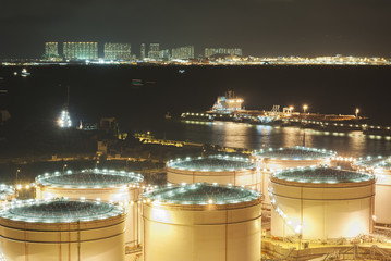 Oil Storage tank and oil tanker